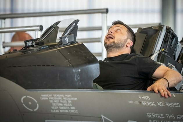Ukrainian pilots must learn English to get F-16s Pentagon