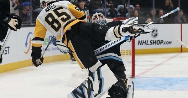 Down 2 early, Penguins rally to keep Mammoth reeling