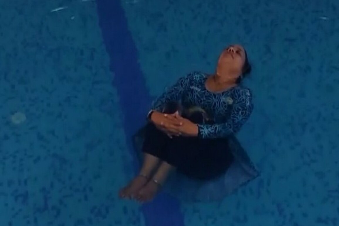 Social worker Geetha Srikanth performs 30 yoga asanas at water yoga event in Visakhapatnam