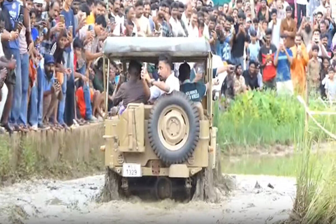 Kerala: Thrilling 'Vandippoottu' race attracts crowds to Karulai