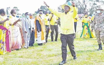 Museveni yeeweredde abasaanyawo entobazzi