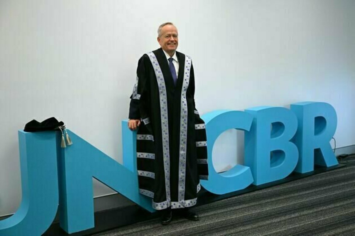 Bill Shorten 're-imagines universities', with specialist institutions and bespoke degrees
