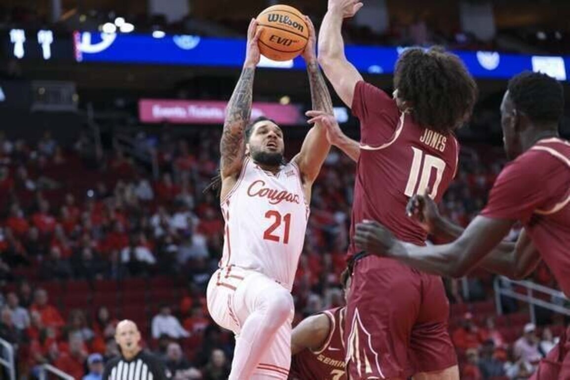 Emanuel Sharp tallies 27 points to carry No. 8 Houston past Florida State