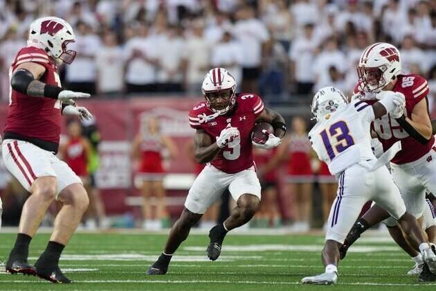 Wisconsin jumps all over Western Illinois from first snap in rout