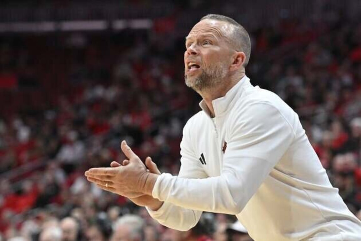 Mikel Brown Jr. helps No. 23 Louisville down Virginia Tech