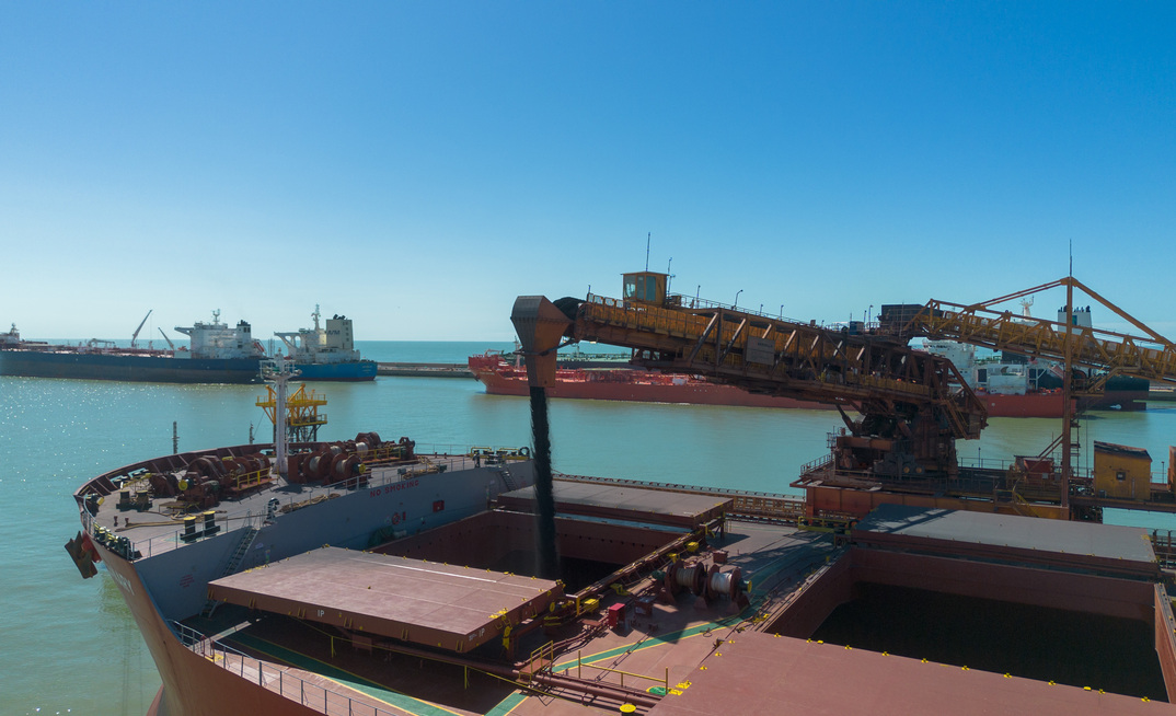 Embarque de minério de ferro da Anglo no Porto do Açu rio de janeiro ferroport