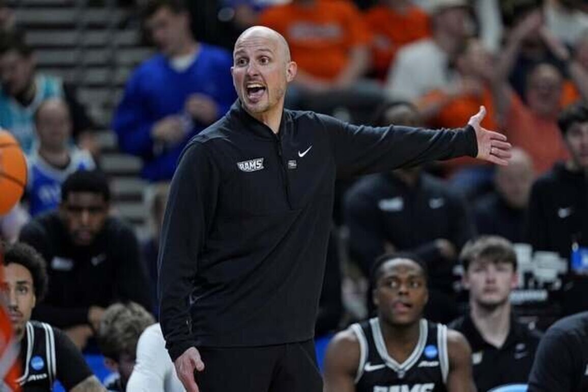 VCU extends coach Phil Martelli Jr. through 2031-32 season