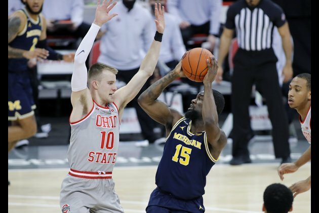 No. 3 Michigan holds off No. 4 Ohio State in Big Ten thriller