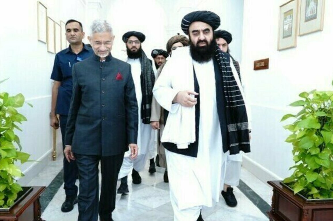 India backs Afghanistan in conflict with Pakistan