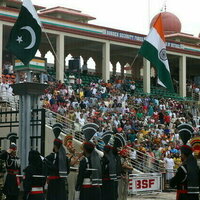 India orders mass expulsion of Pakistanis