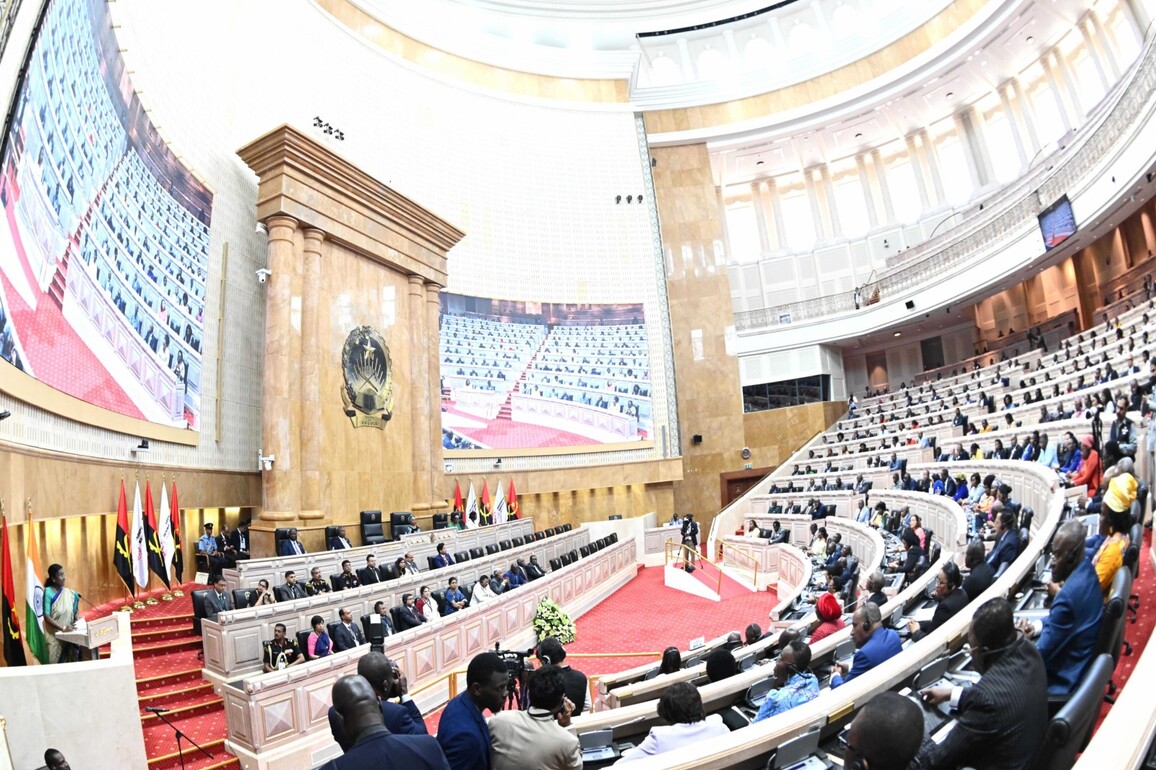 President Murmu applauds Angola's women parliamentarians, pushes strategic partnership