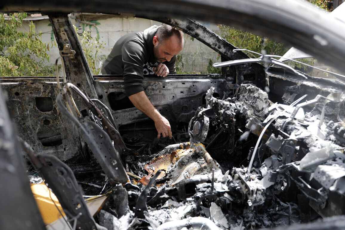 MIDEAST-WEST BANK-HEBRON-DAMAGED CAR
