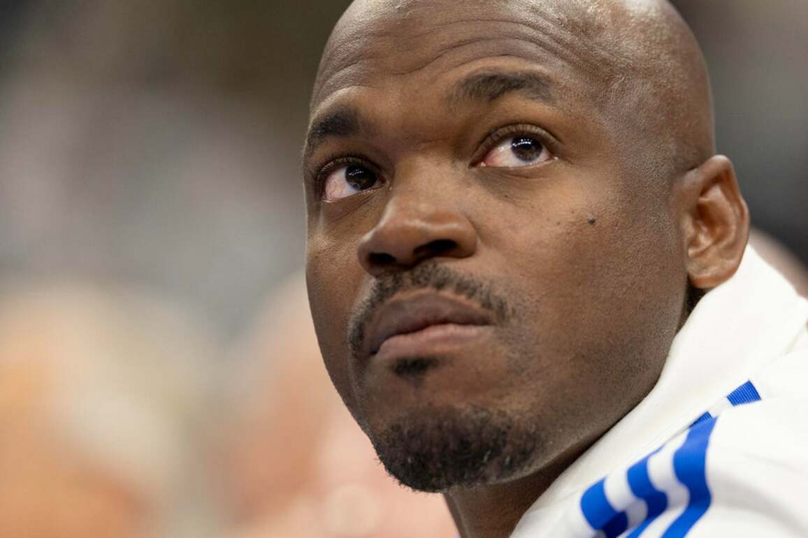 Ex-Vikings star running back Adrian Peterson arrested for suspected DWI in Twin Cities