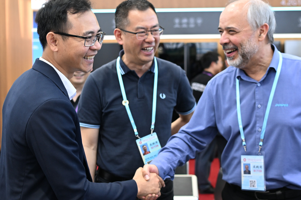 "Laowai" in China | Vietnamese entrepreneur seeks business opportunities in Canton Fair