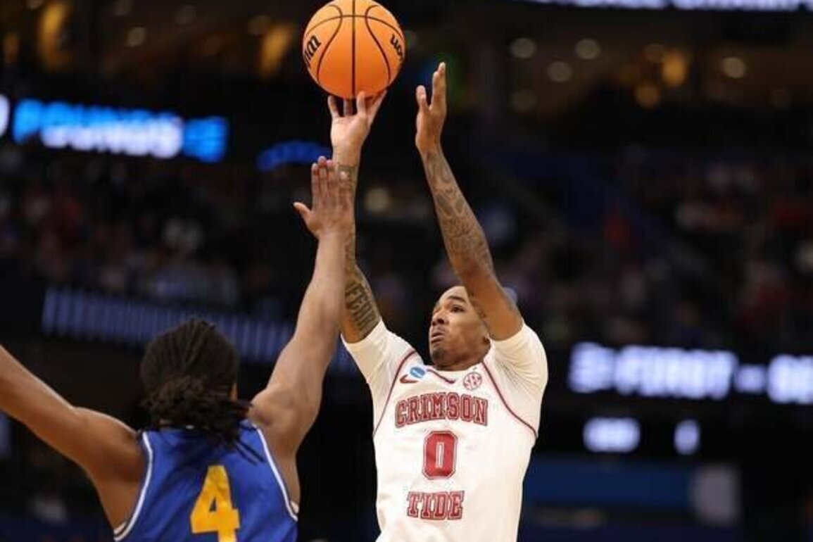 Labaron Philon Jr. drives No. 4 Alabama over No. 13 Hofstra