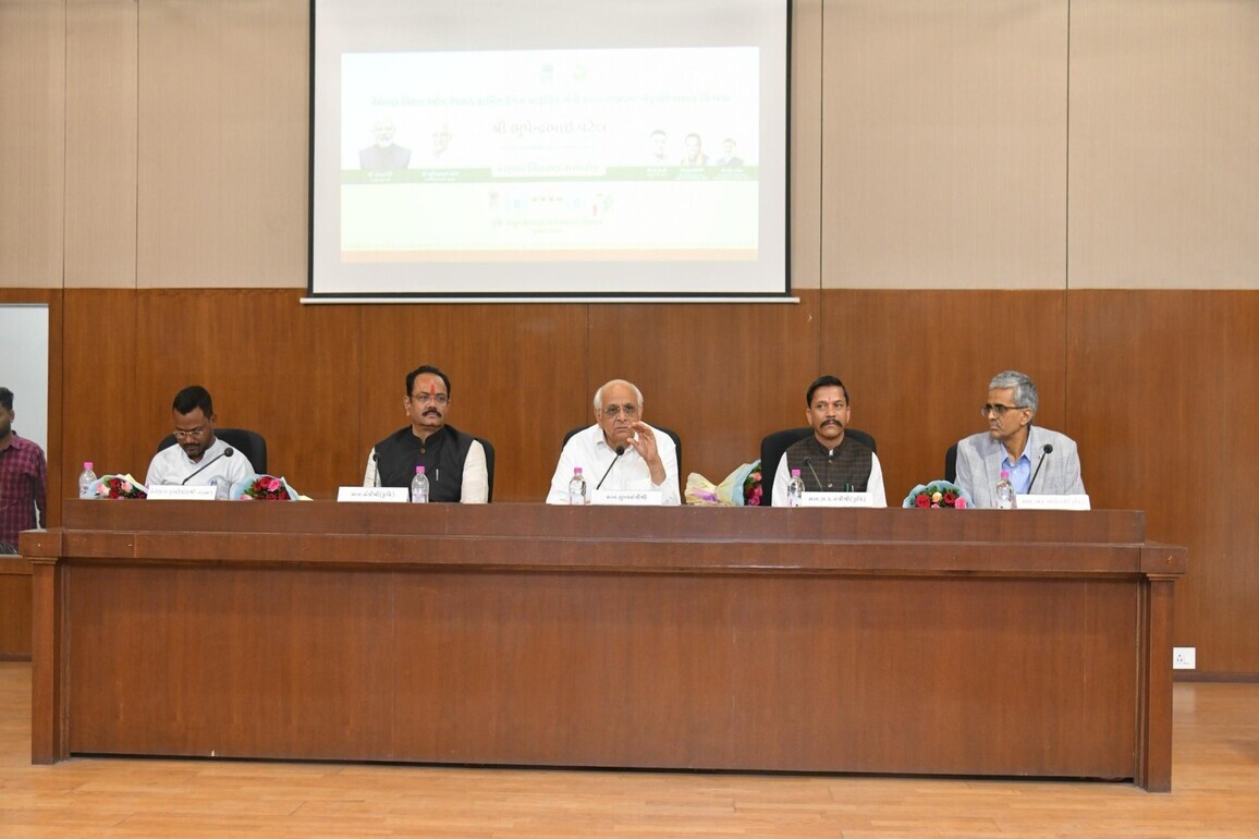 Gujarat CM Bhupendra Patel gives assistannce of Rs. 6.97 Crore to farmers associated with natural farmers