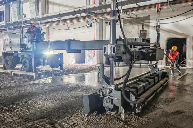 Smart-tech adding power to tough construction efforts in China's "mountain city"
