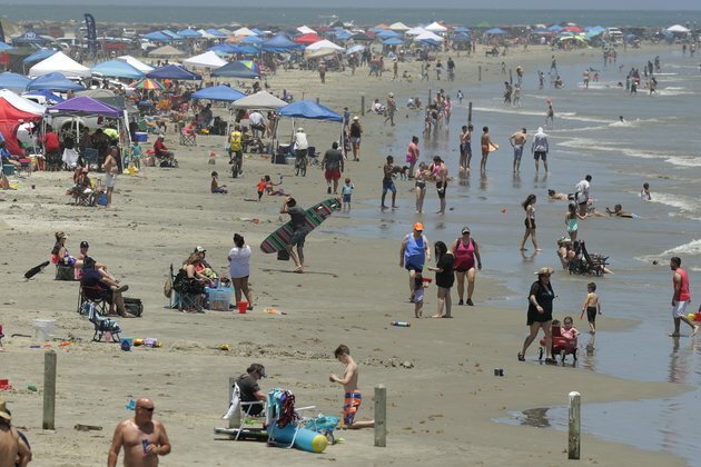 Memorial Day Weekend Draws Crowds, Triggers Warnings