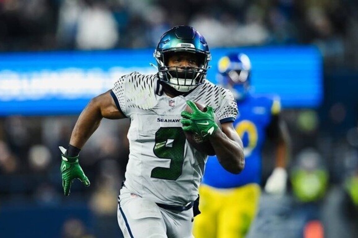 Kenneth Walker III Helps In Run & Pass Game In 38-37 Seahawks Win
