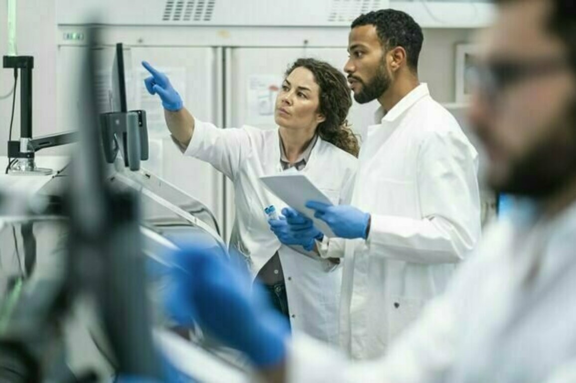Scientific norms shape the behavior of researchers working for the greater good