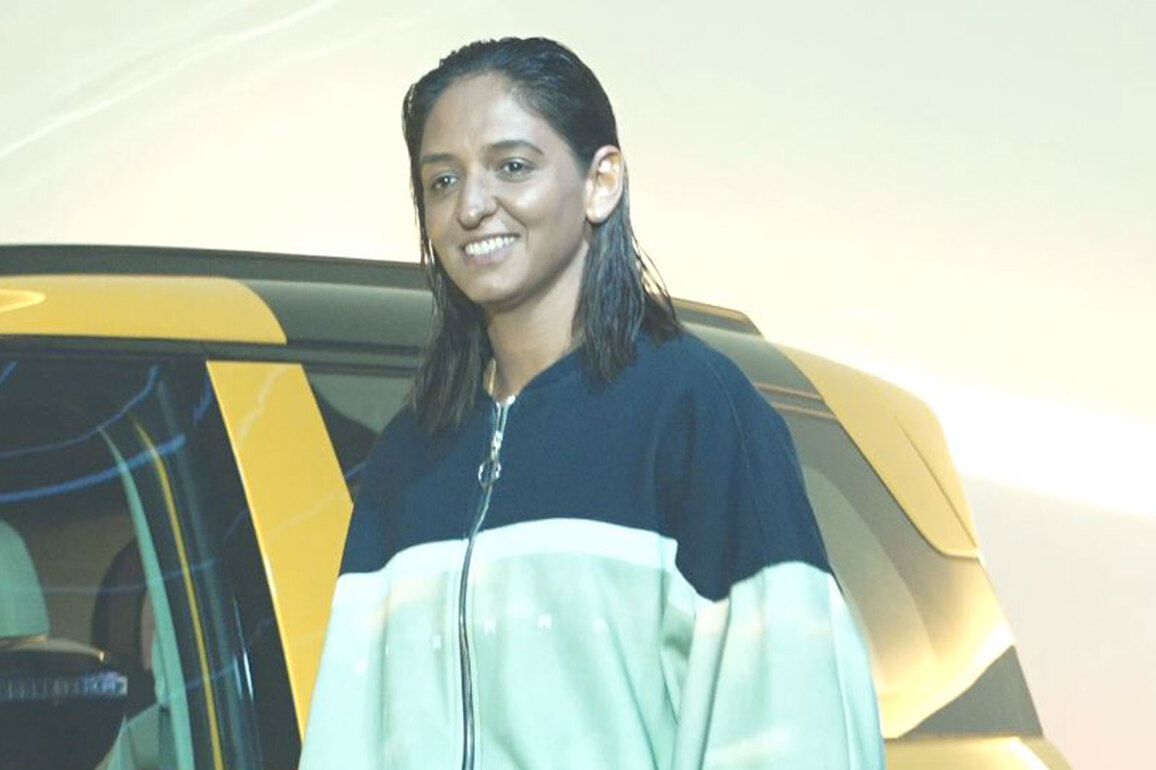 Harmanpreet Kaur turns showstopper for Pranav Kirti's special showcase on 'Sierra Brand Day'
