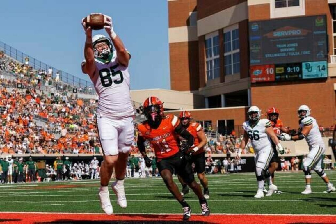 Sawyer Robertson, Baylor continues Oklahoma State's woes with blowout