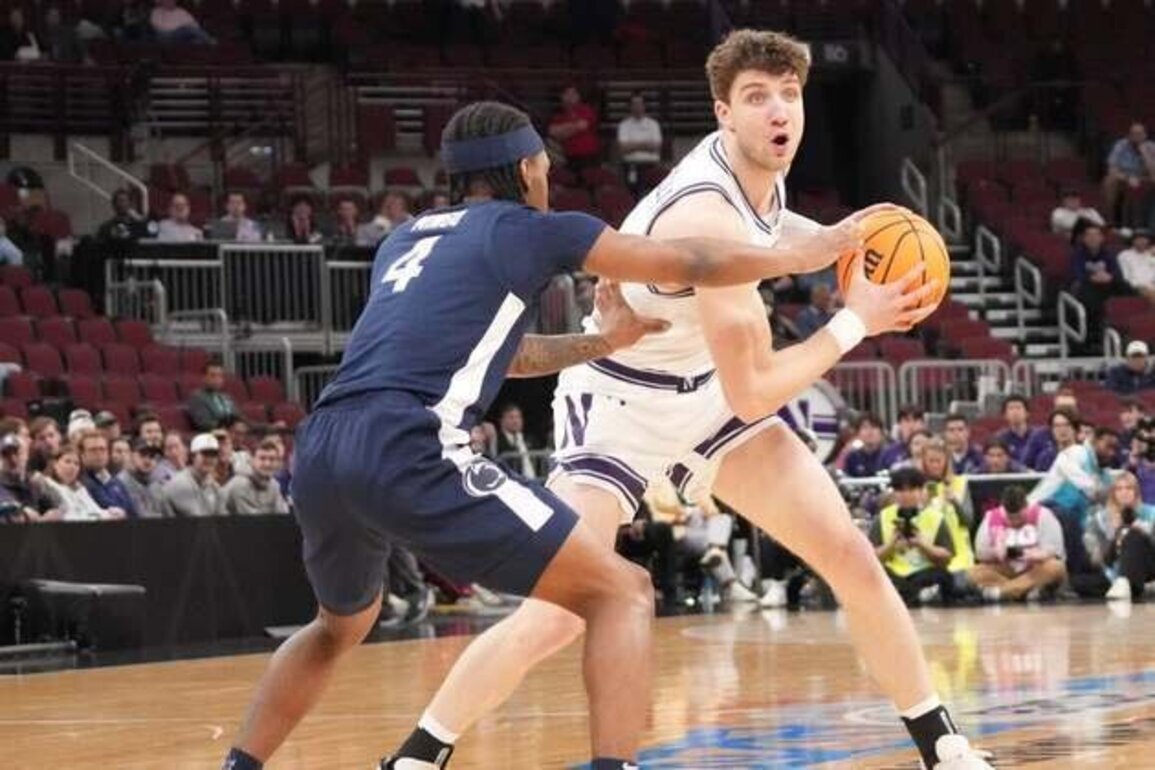 Nick Martinelli (24 points), Northwestern top Penn State