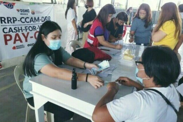 Novo Ecijanos earn from DSWD work-for-environment program