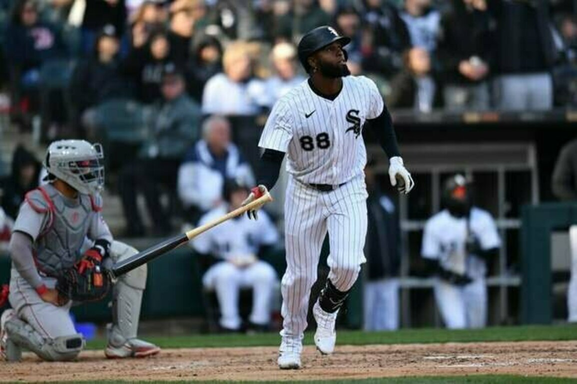 White Sox walk-off Red Sox for first back-to-back wins of season