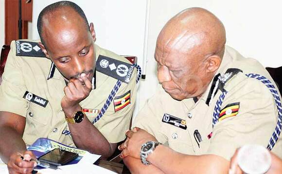 DIGP Sabiiti (ku kkono) ne IGP Ochola DIGP Sabiiti (ku kkono) ne IGP Ochola