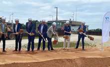 Symbolic ground-breaking ceremony for the new Kriegenbrunn lock (l to r) Andreas Beier, WNA Aschaffenburg; Stephan von der Heyde, Züblin; State Secretary Hartmut Höppner, BMDV; Dr. Florian Janik, Mayor of Erlangen; Dirk Schwardmann, Vice President GDWS; Mareike Bodsch, Head of WNA Aschaffenburg; Florian Bauer, Bauer Spezialtiefbau. Credit: Wasserstraßen- und Schifffahrtsverwaltung des Bundes, WSV.de. 