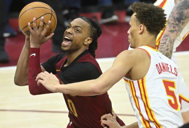 Darius Garland, Donovan Mitchell lift Cavs over Hawks