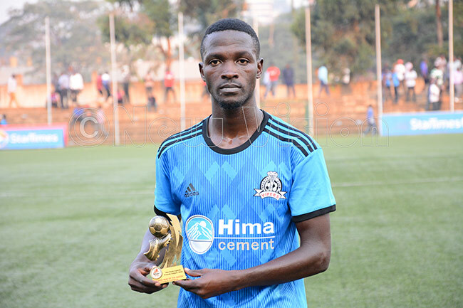  wemezi poses with his an of the atch award