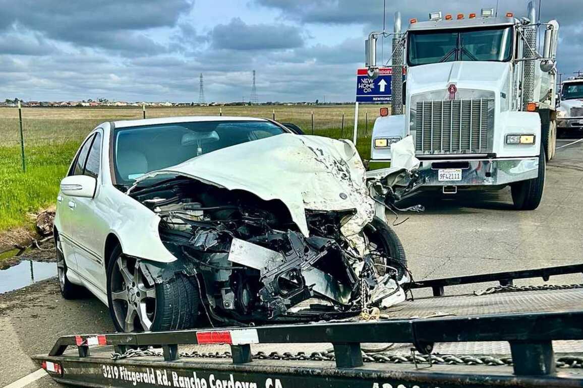 1 injured in Rancho Cordova Dump truck crash, officials say