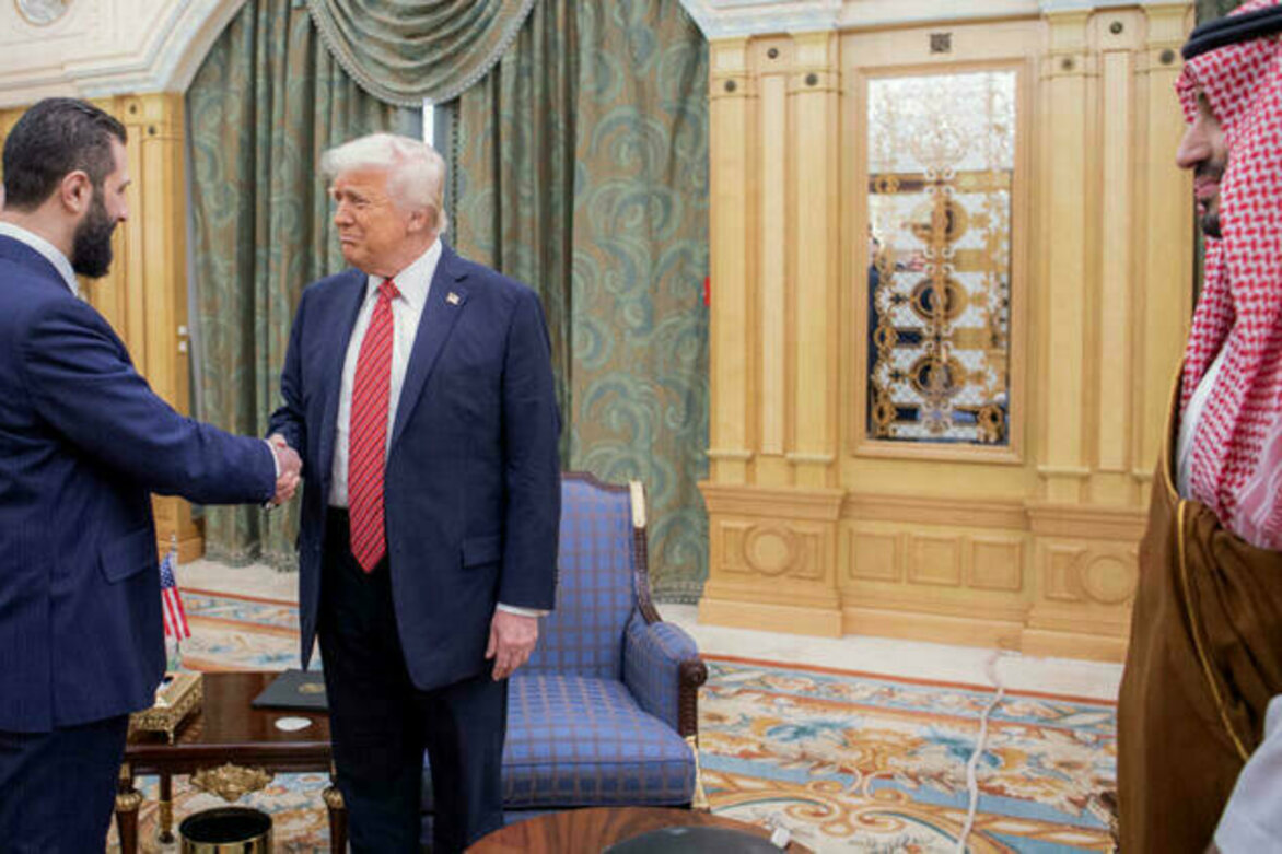 Trump meets Syrian leader in Saudi Arabia ahead of Qatar visit