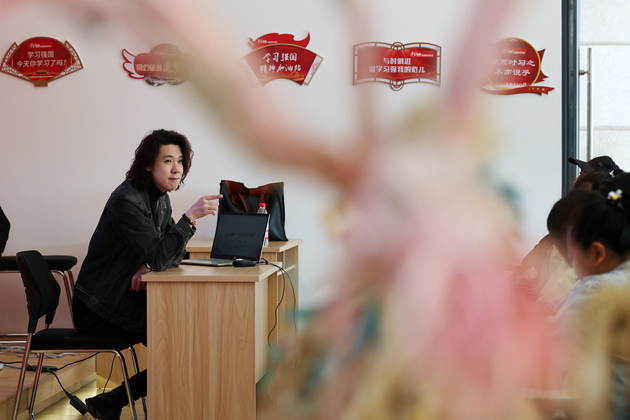 ChineseToday | University professor brings "Journey to the West" to young readers
