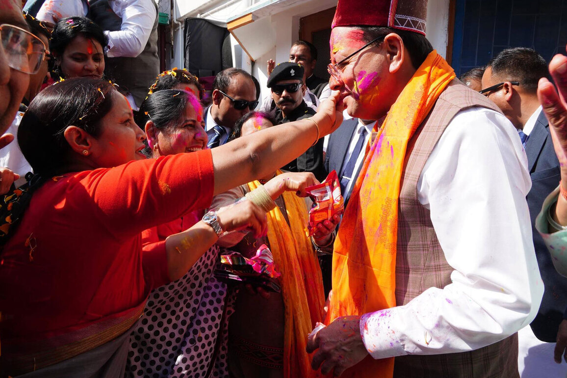 Uttarakhand CM participates in Holi Milan celebration