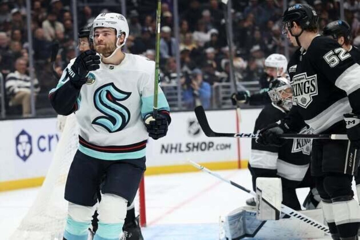 Shane Wright pots 2 goals as Kraken defeat host Kings