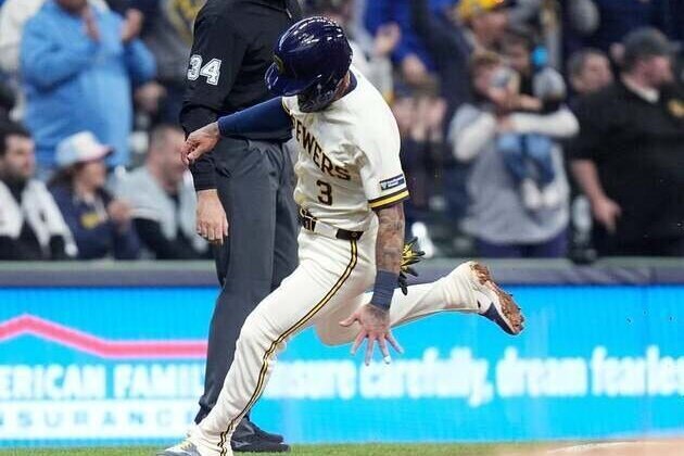 Brewers begin NL Central title defense with demolition of White Sox