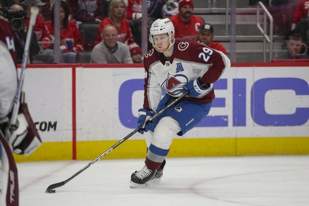 Wild visit Avalanche with first place in Central on the line