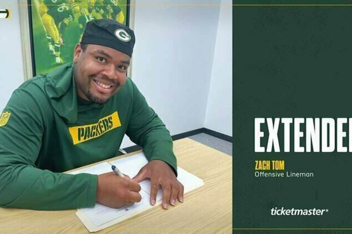 Packers sign OL Zach Tom to contract extension