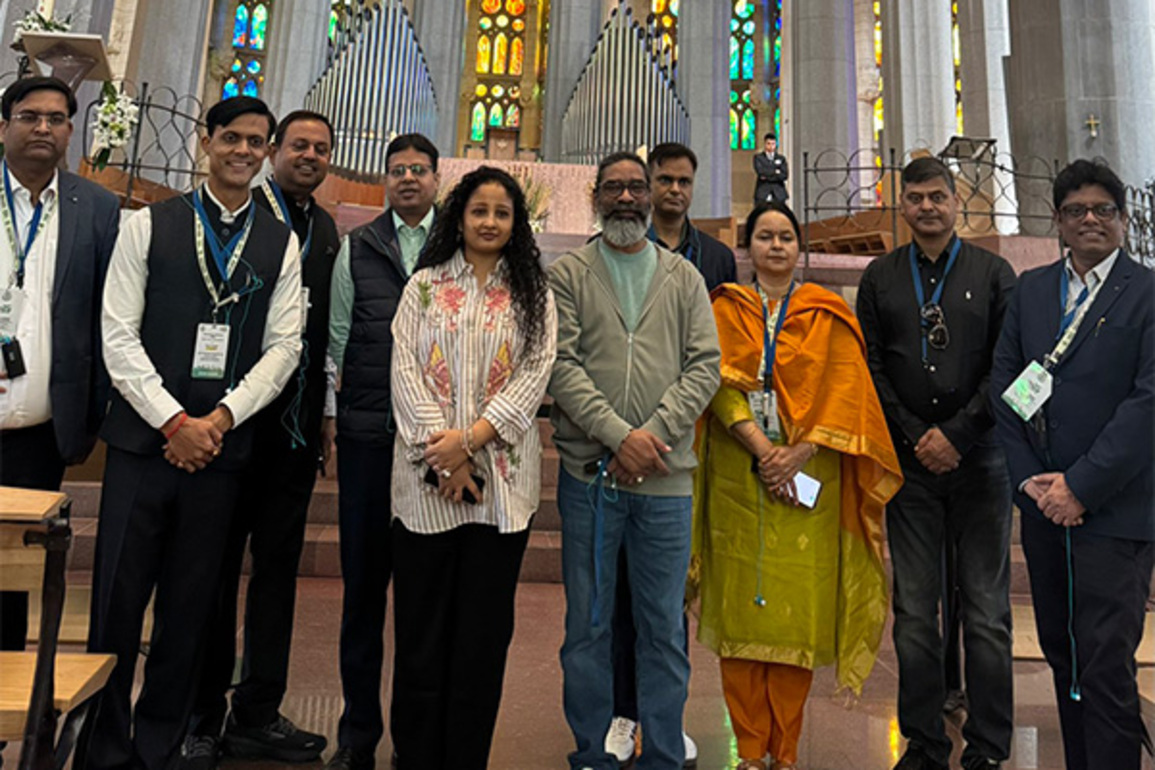Jharkhand CM visits Sagrada Familia in Barcelona