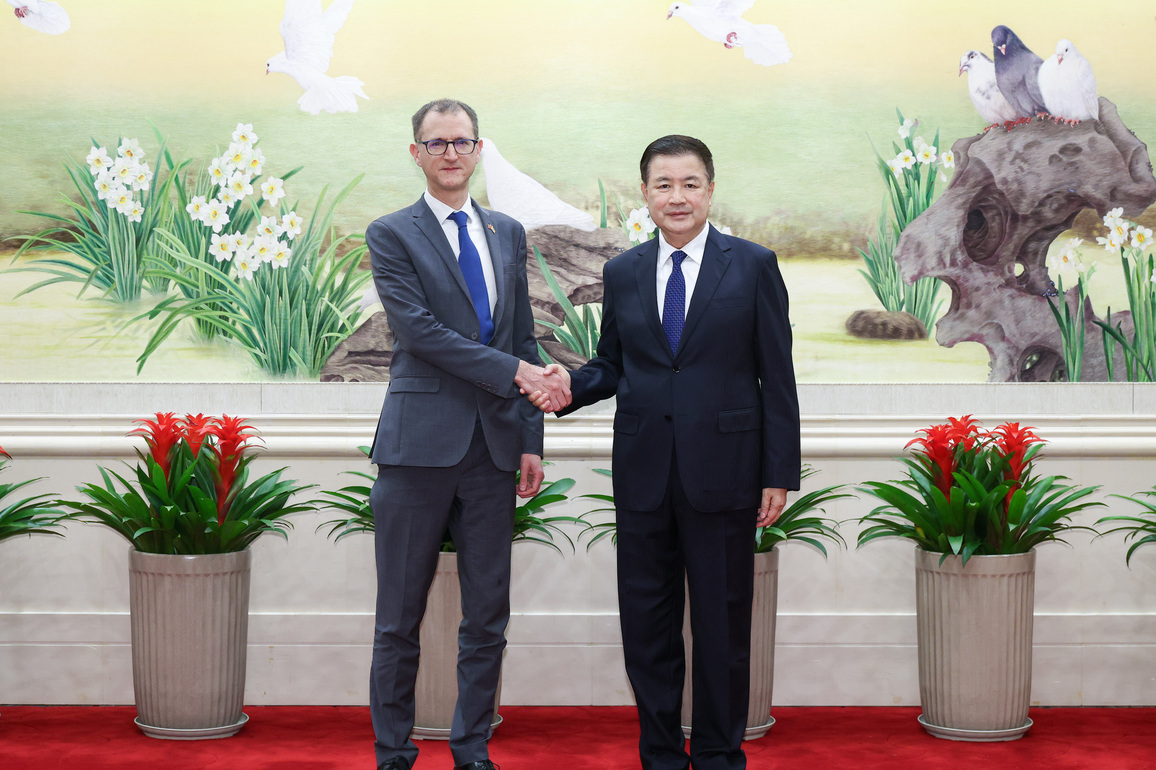 CHINA-BEIJING-WANG XIAOHONG-BRITAIN-CRIME AGENCY OFFICIAL-MEETING (CN)