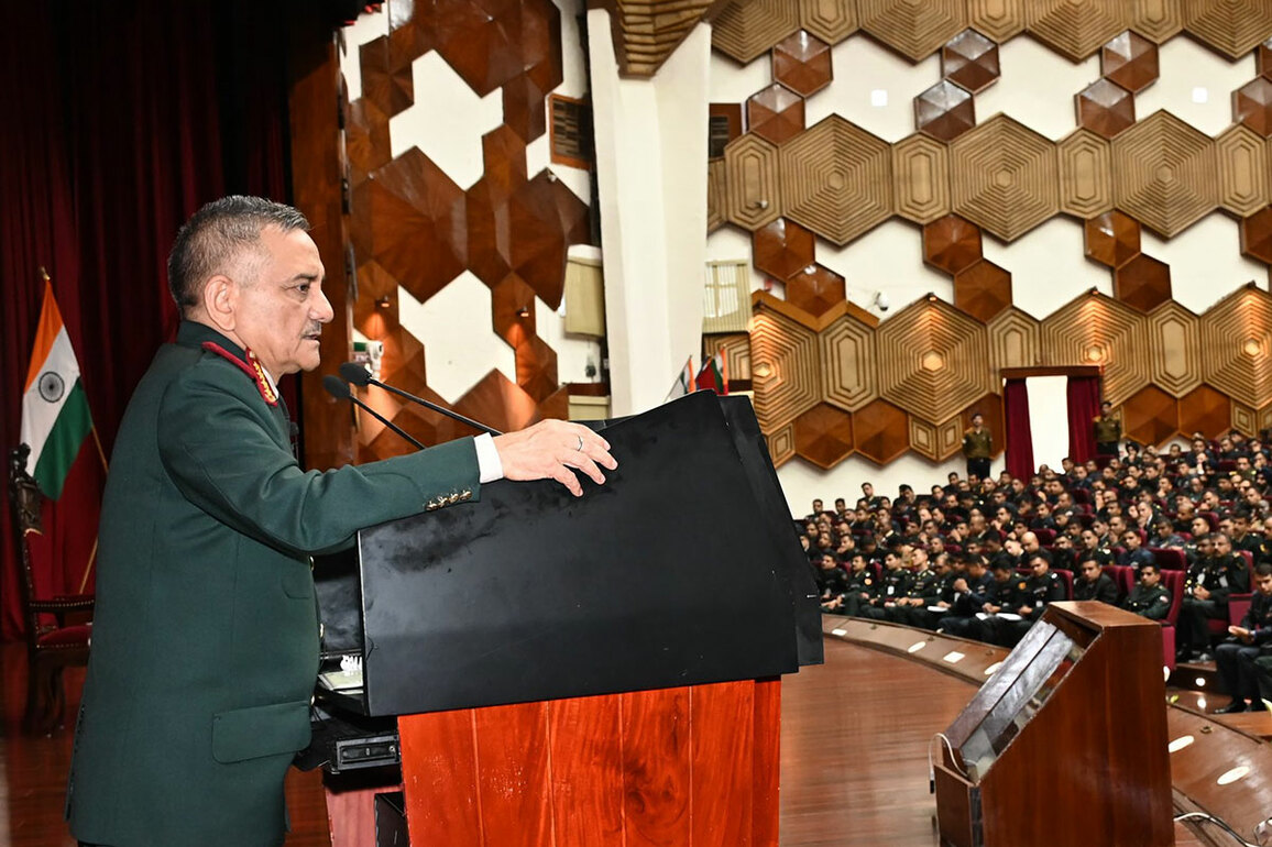 Tamil Nadu: CDS General Anil Chauhan visits Defence Services Staff College in Wellington