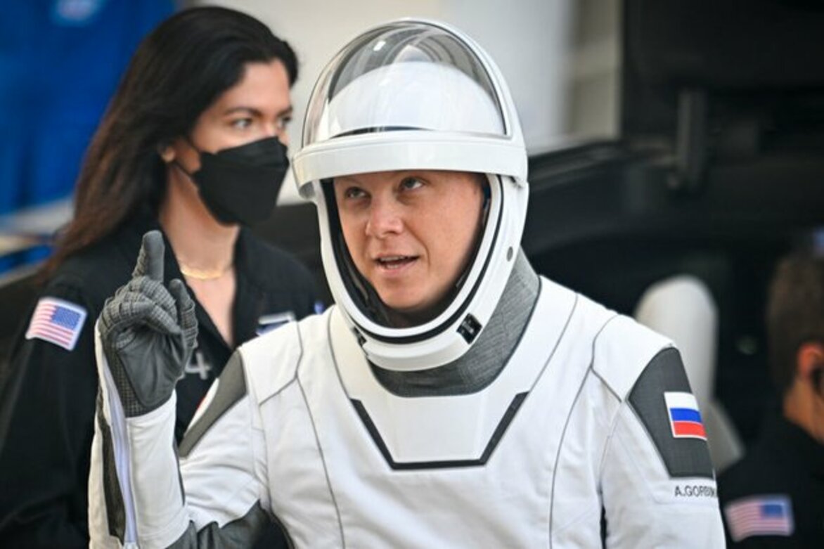 SpaceX delivers cosmonaut to orbit