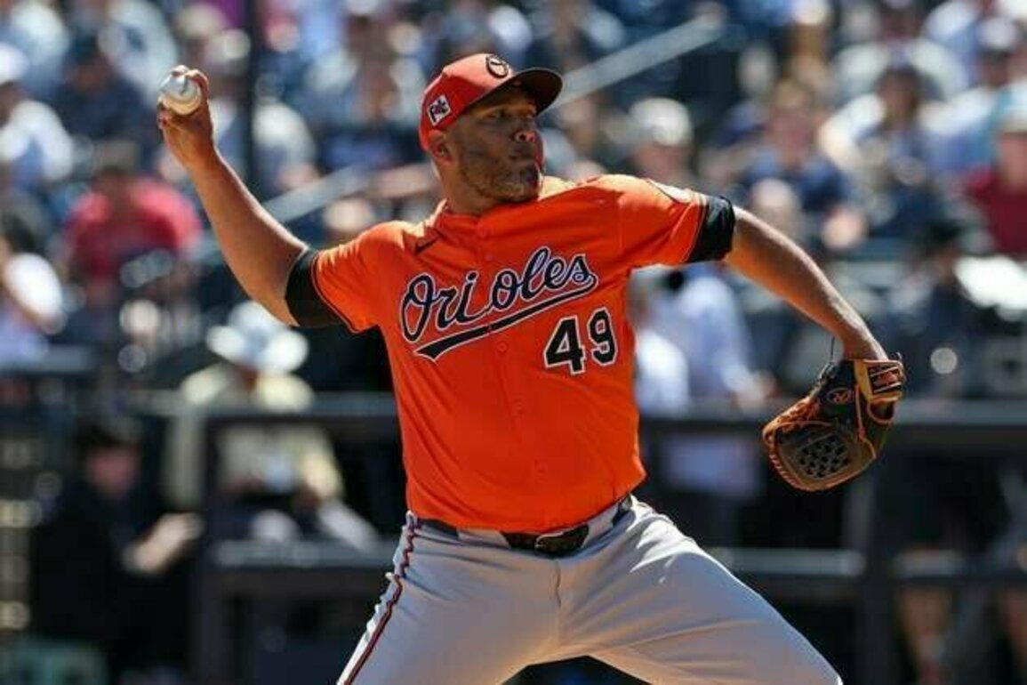 Orioles put RHP Albert Suarez (shoulder) on IL