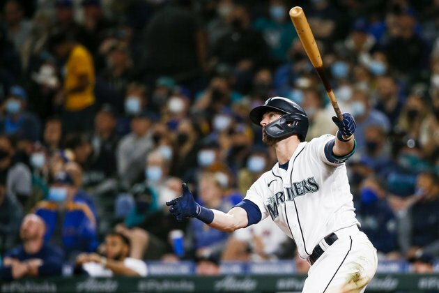 Mariners look to claw closer to Red Sox in wild-card chase