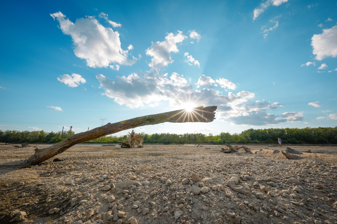 POLAND-WARSAW-VISTULA RIVER-RECORD-LOW WATER LEVEL