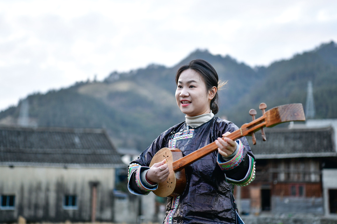 ChineseToday | Young inheritor keeps Dong ethnic melodies alive