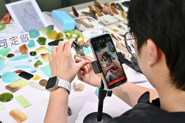 ChineseToday | Young jade carver adds vitality to time-honored craftsmanship